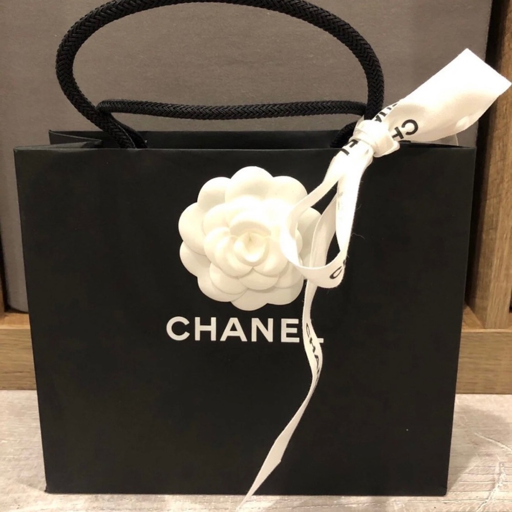 Chanel shopping bag small size